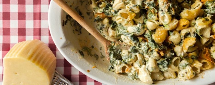 Κοχύλια στον φούρνο με σπανάκι και φέτα